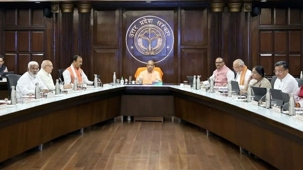 यूपी में 'मुख्यमंत्री शिक्षक कैशलेस चिकित्सा' योजना का होगा शुभारंभ, जानिए कौन होगा पात्र और कैसे मिलेगा लाभ