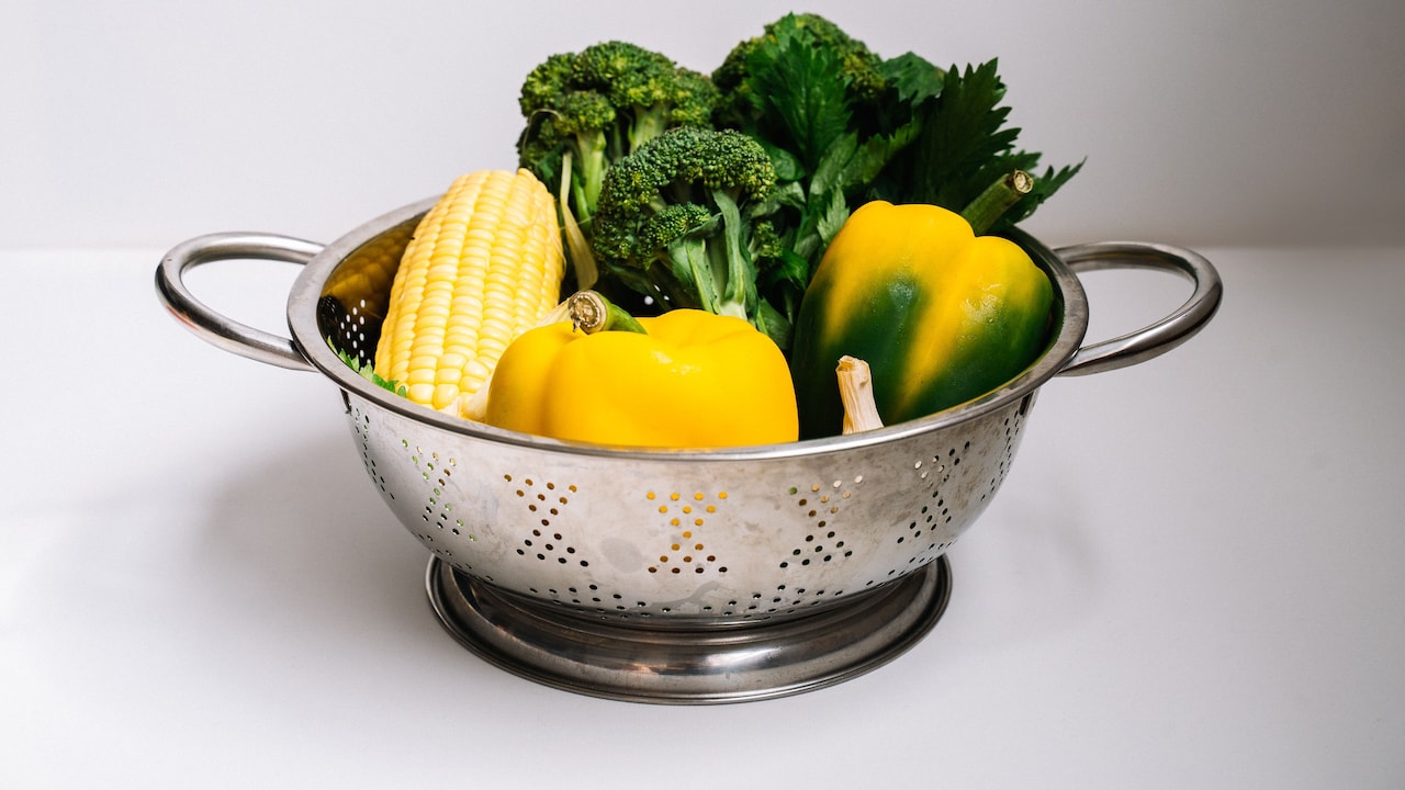 7 Best Colanders And Strainers For Rice, Pasta And Produce