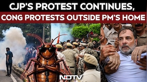 CJP Jantar Mantar Protest | Congress Leaders Detained After Protest Outside PM's Home