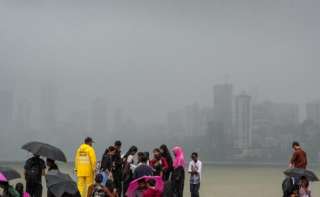BMC issues stay-indoors advisory as heavy rain red alert hits Mumbai