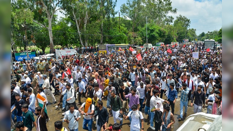 बिहार में प्रदर्शन के दौरान छात्रों पर दर्ज सभी केस होंगे वापस, सरकार का बड़ा फैसला