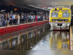 पालघरमध्ये पावसाचा हाहाकार! डहाणू-विरार लोकल सेवा पूर्णपणे ठप्प; पश्चिम, मध्य, हार्बर लोकलची स्थिती काय?