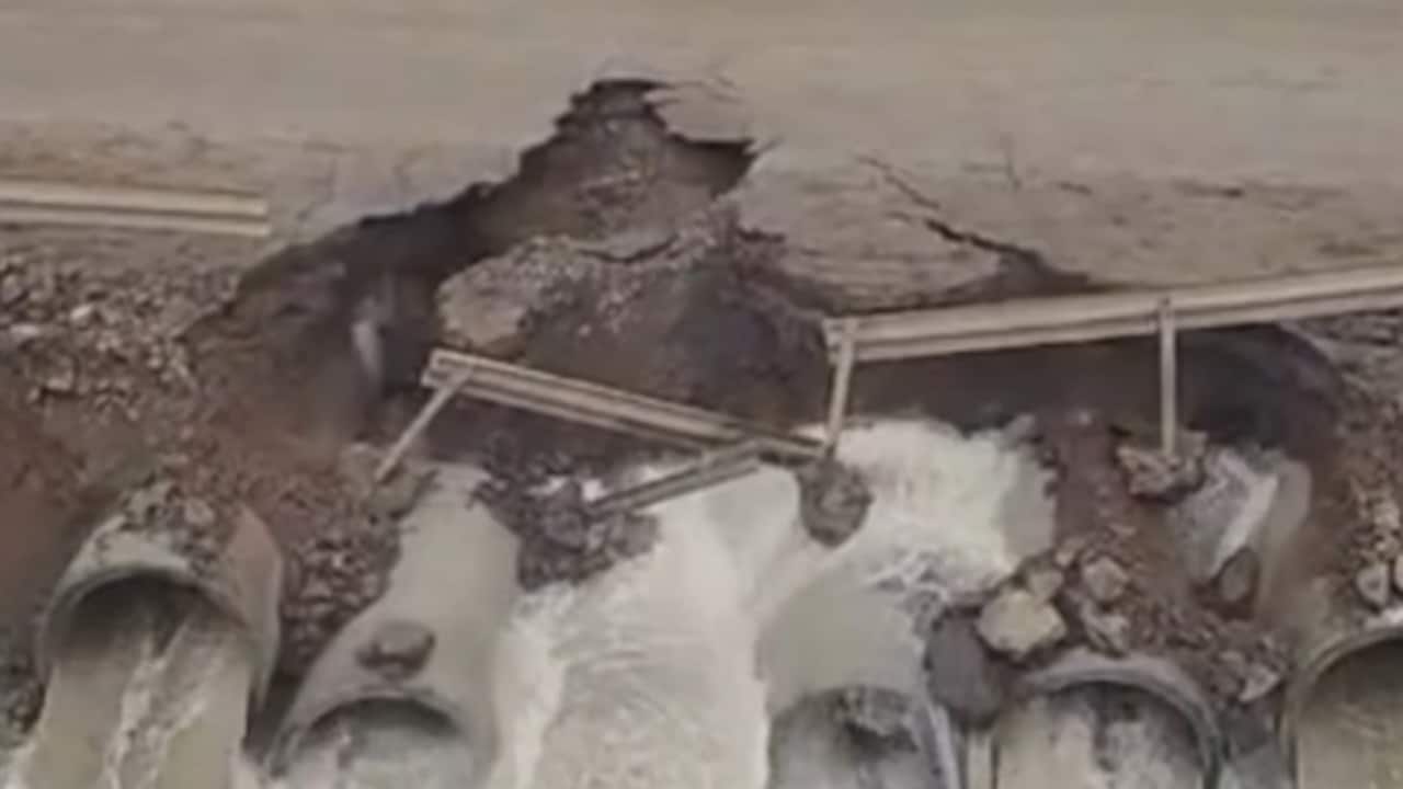 Maharashtra Rain Fury: Bridge On Hiranyakeshi River In Sidhudurg Caves In | Watch Video
