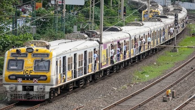 Another Mumbai Local Train Shocker: Transgenders Brutally Assault Passenger; Video Goes Viral