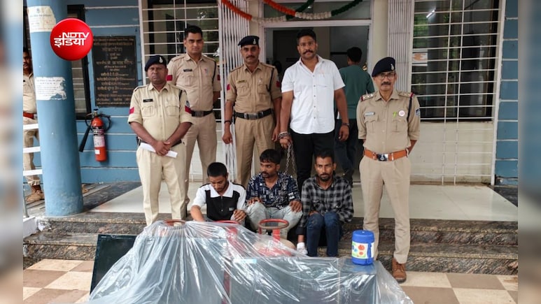 चोरी के बाद सीनाजोरी! आरोपी खुद शिकायत लेकर पहुंचा थाने, पुलिस ने तीन आरोपियों का निकाला जुलूस
