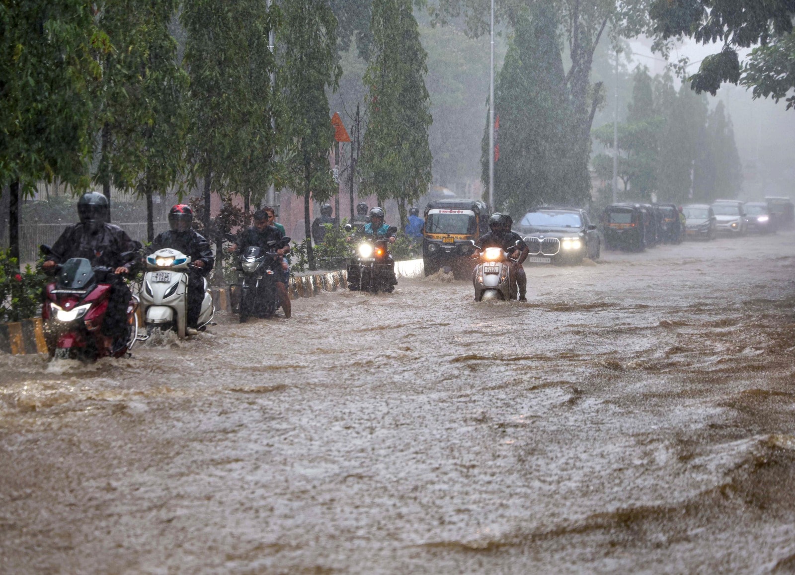 Mumbai Rains Updates: Trains Delayed On Western Railway Amid Red Alert In Mumbai, Thane