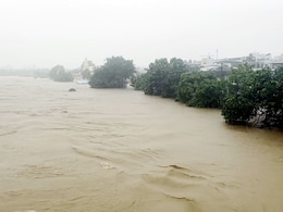 Gujarat Rain: रेल्वे प्रवाशांसाठी मोठी बातमी! गुजरातमध्ये धो-धो पाऊस; मुंबईकडे जाणाऱ्या 'या' गाड्या रद्द