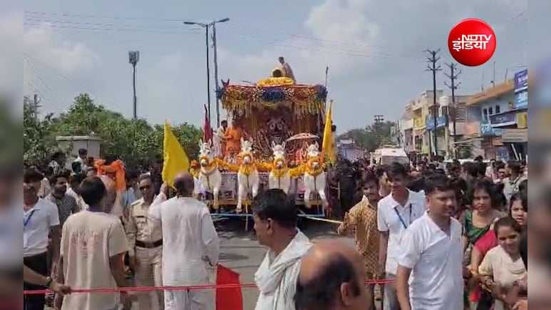 उज्जैन में 100 साल पुराने रथ पर निकले भगवान जगन्नाथ, पहली बार 3 रथों पर विराजे प्रभु, बलदेव और सुभद्रा&nbsp;