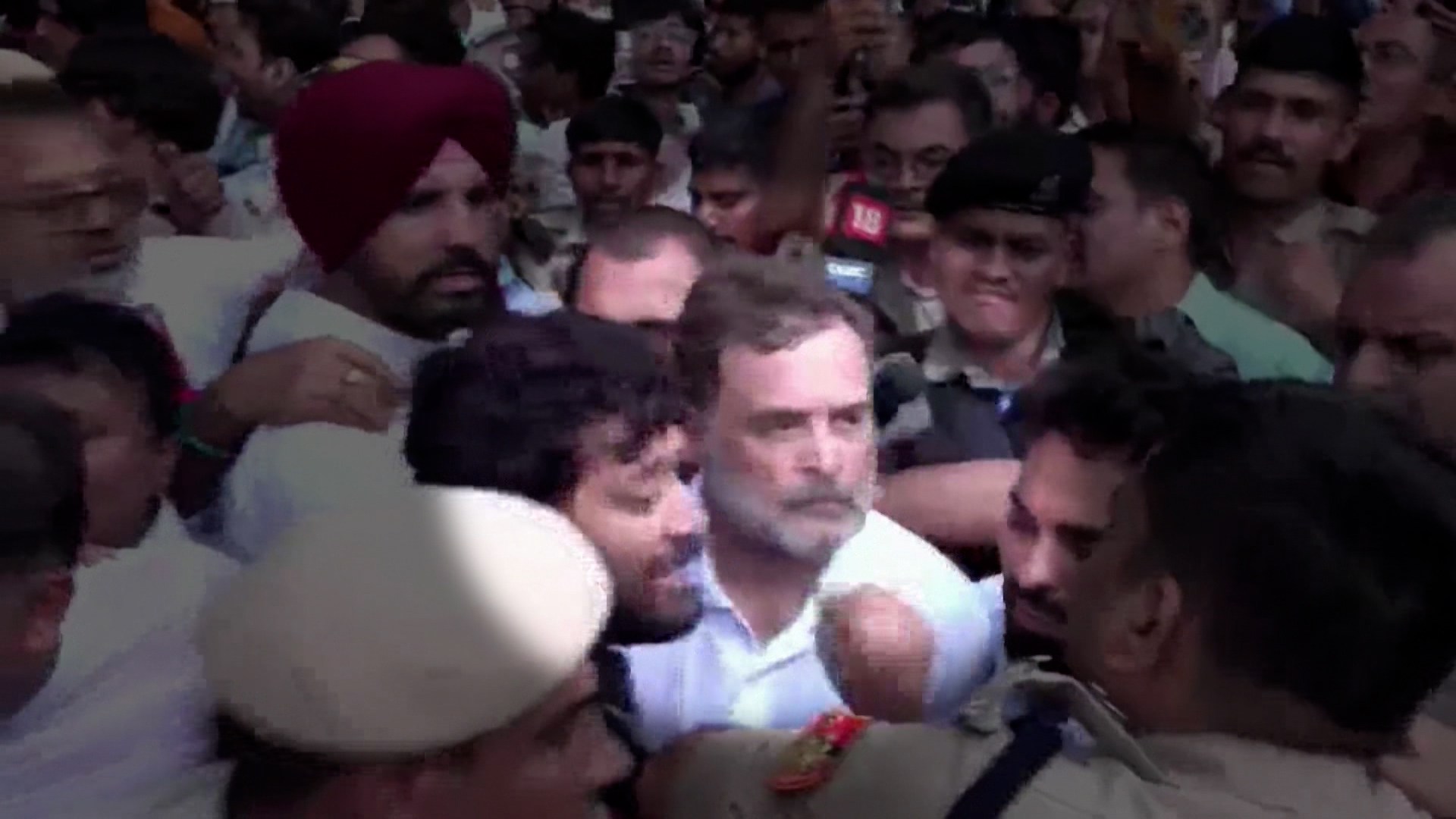 Rahul, Priyanka Gandhi, Akhilesh Yadav Removed From Protest Outside PM's House