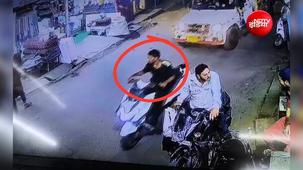 भोपाल में पुलिस के सामने हो गई चोरी! चेकिंग के दौरान दूसरे की स्कूटर की चाबी ले गया चोर, सबके सामने हुआ फरार