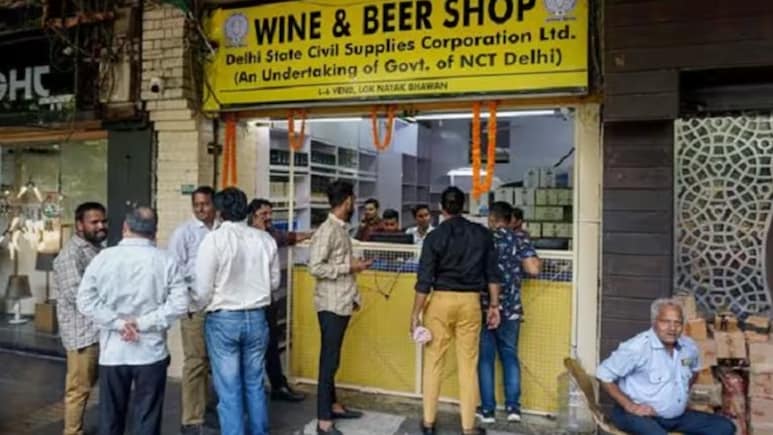 दिल्ली में शराब की दुकानों का समय बदला, &nbsp;2 घंटे पहले बंद होंगी, CJP प्रोटेस्ट के बीच फैसला