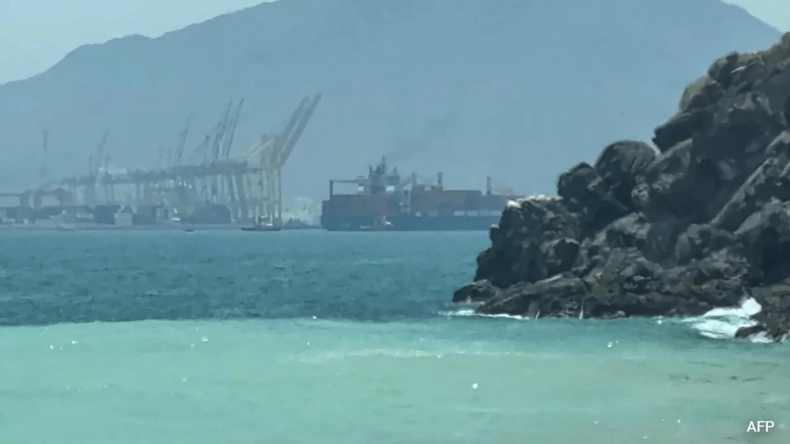 Iran Warns of Full-Scale Offensive if US Military Strikes Persist