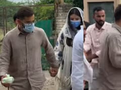 Virat Kohli, Anushka Sharma Seek Blessings From Premanand Maharaj In Vrindavan