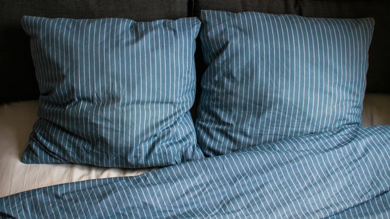 Must-try bedsheet colours to refresh your bedroom and make it look lively Must-try bedsheet colours to refresh your bedroom and make it look lively
