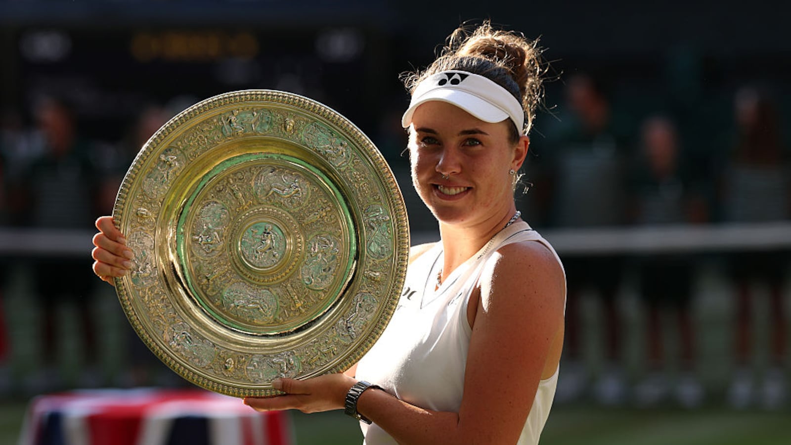 How A Bathroom Break Trophy Sighting Inspired Linda Noskovas Wimbledon Glory