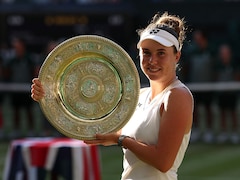 How A Bathroom Break Trophy Sighting Inspired Linda Noskovas Wimbledon Glory