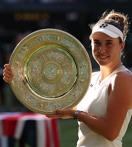 How A Bathroom Break Trophy Sighting Inspired Linda Noskovas Wimbledon Glory
