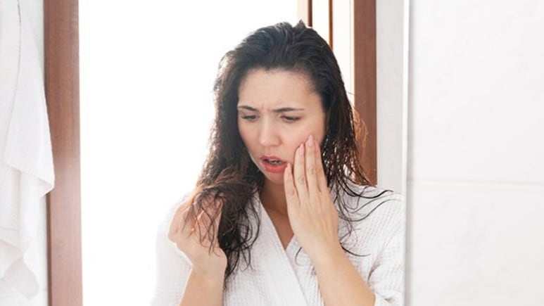 मानसून में भूलकर भी न करें ये 5 Hair Care Mistakes, वरना झड़ने लगेंगे बाल