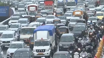Mumbai Traffic Jam: Massive Snarl On Western Express Highway As Heavy Rain Batters City | Video