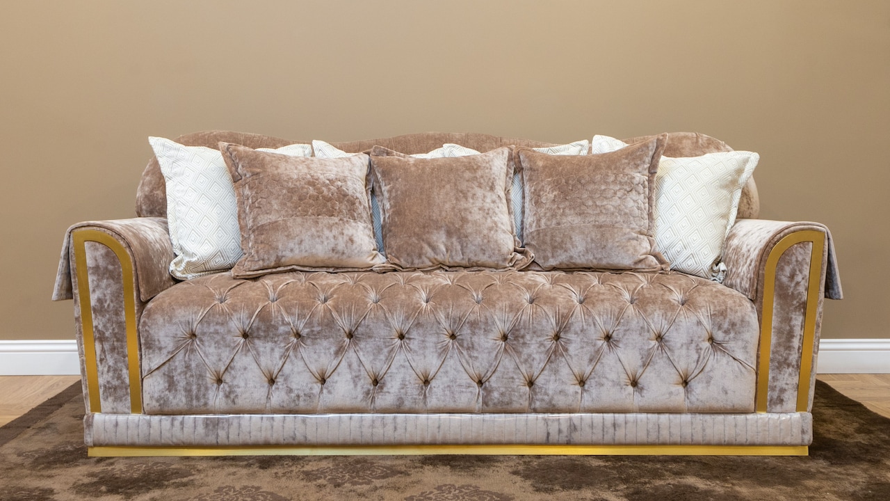 Ensure that the sofa has a strong and sturdy frame that can withstand everyday use Ensure that the sofa has a strong and sturdy frame that can withstand everyday use