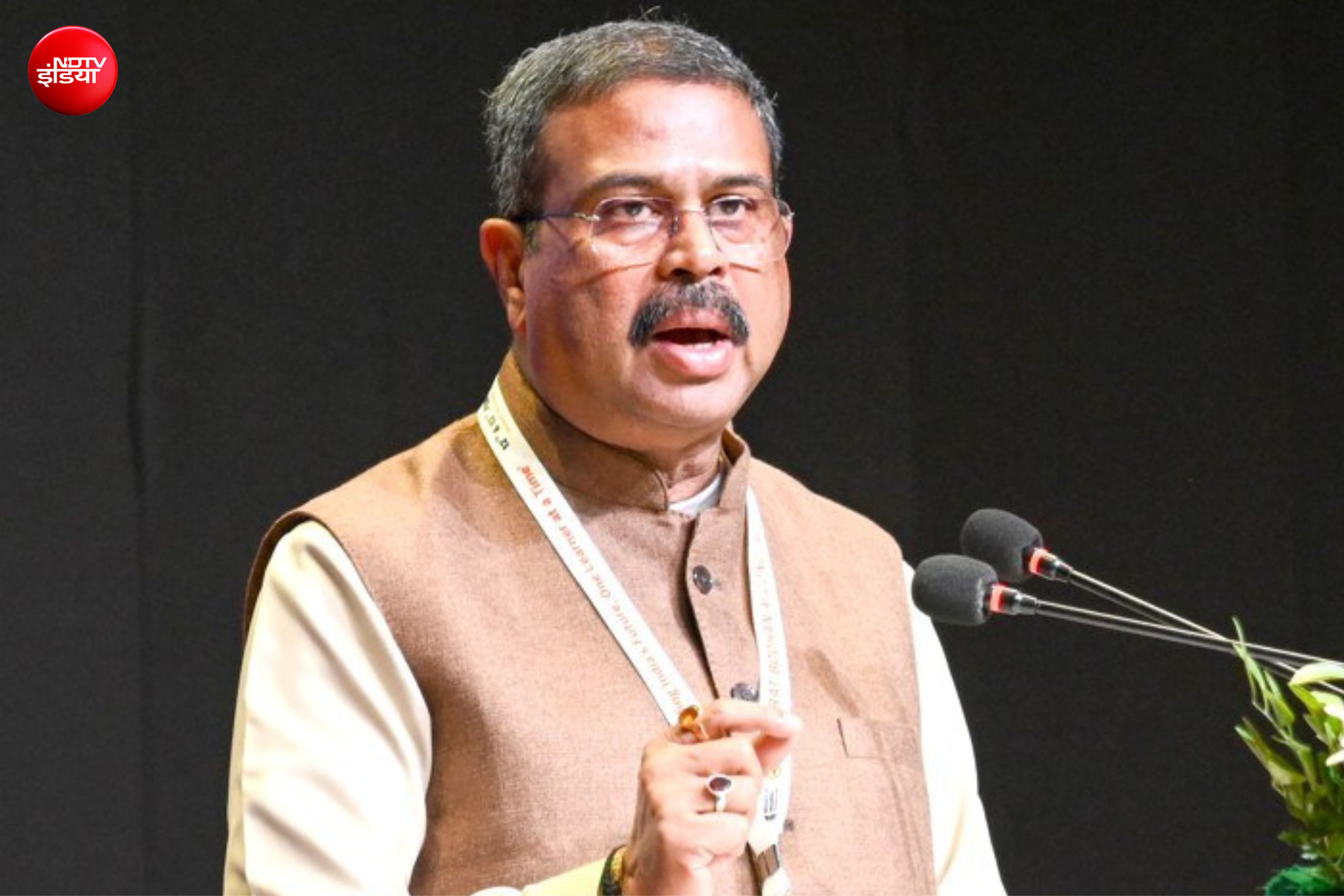 24 घंटे में ऐसा क्या हुआ कि धर्मेंद्र प्रधान ने दे दिया इस्तीफा, सरकार को किस बात का था डर