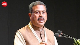 धर्मेंद्र प्रधान के इस्तीफे पर देशभर में सियासी बयानबाजी शुरू, किसी ने बताया युवाओं की जीत तो किसी ने कहा अभी लड़ाई बाकी