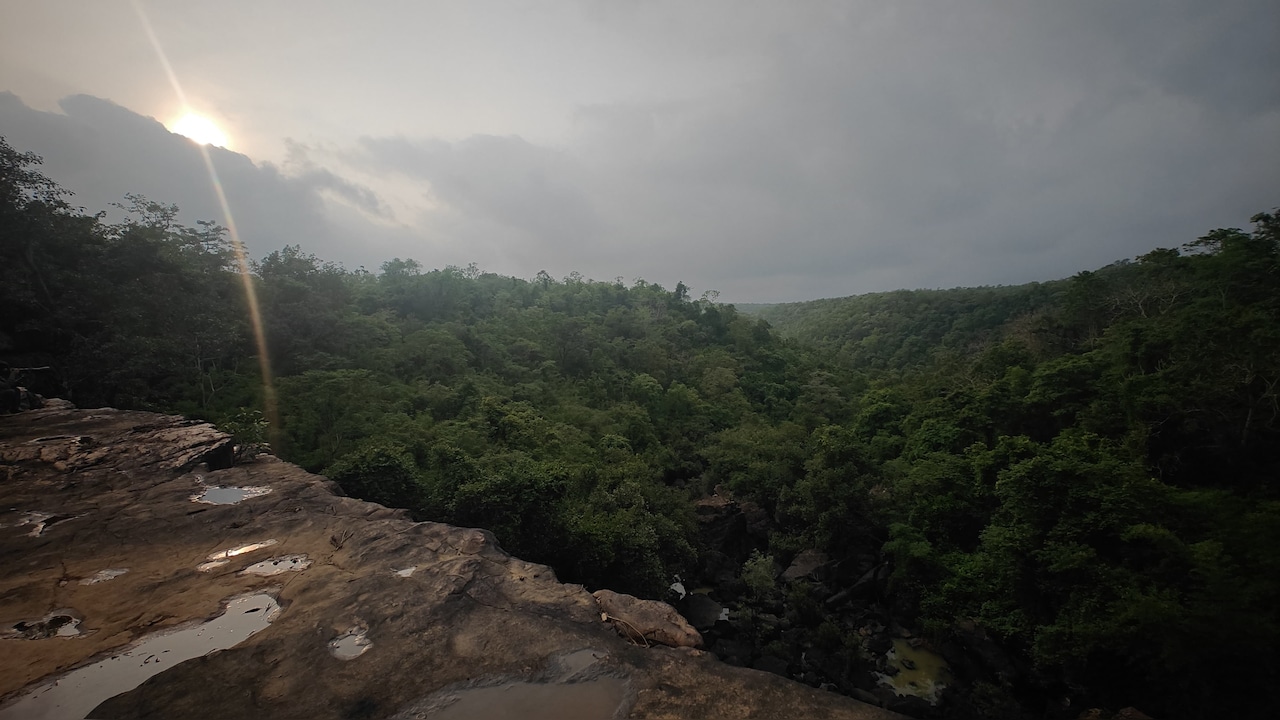 कभी नक्सलियों के साए में घिरी थी यहां की खूबसूरती, अब गोलियां नहीं, हॉर्नबिल की आवाज गूंज रही