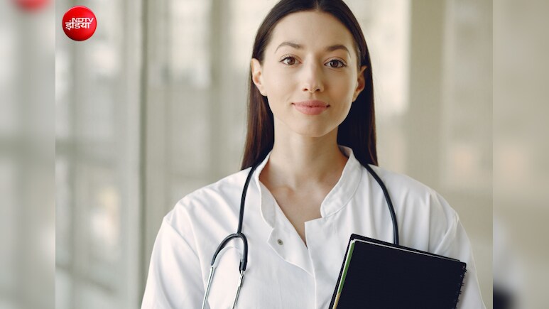 नीट में कम रैंक पर विदेश से MBBS करना सही या देश में ही ड्रॉप लेना बेहतर? समझें नफा-नुकसान