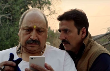 Toilet Ek Prem Katha co-star Sudhir Pandey praises Akshay Kumar’s teleprompter reading
