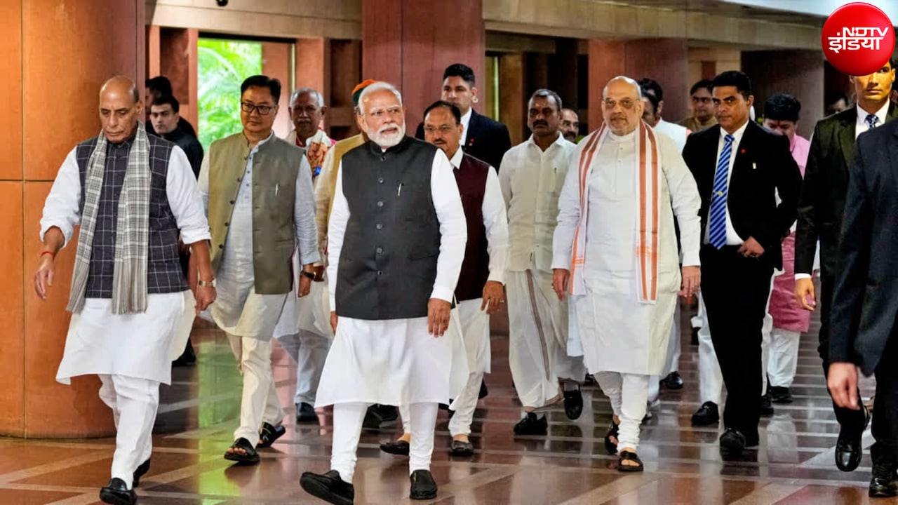 Parliament Monsoon Session LIVE: लोकसभा में आज पेपर लीक बिल पर चर्चा, NDA की 'मंगल मिलन' बैठक