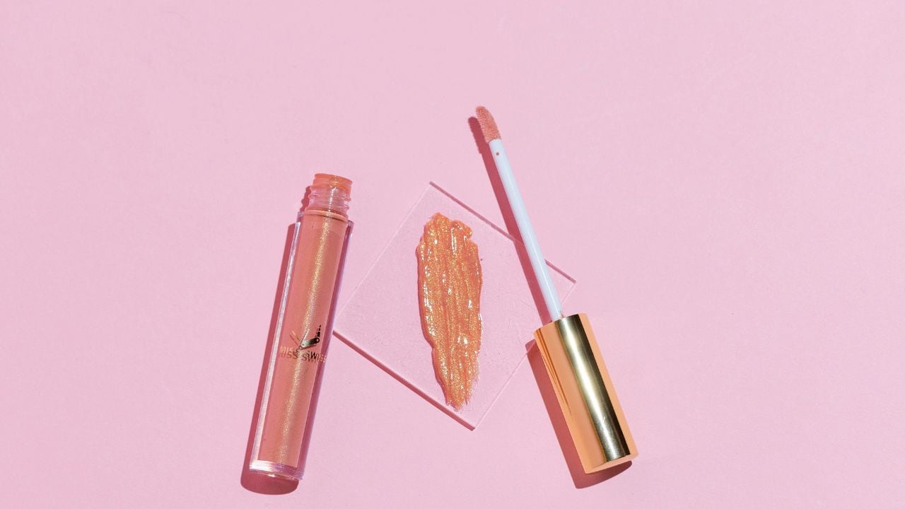 Dry Lips से हैं परेशान? 1000 रुपये के अंदर खरीदें ये Top Lip Tint Oils, असर देख हो जाएंगे हैरान
