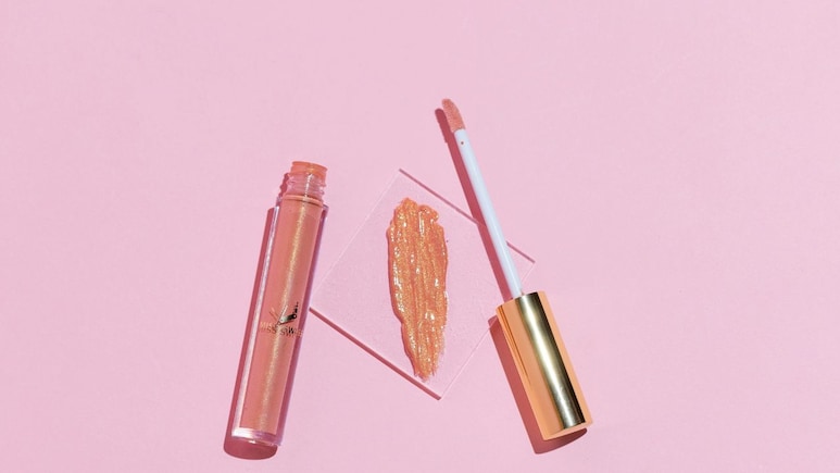 Dry Lips से हैं परेशान? 1000 रुपये के अंदर खरीदें ये Top Lip Tint Oils, असर देख हो जाएंगे हैरान
