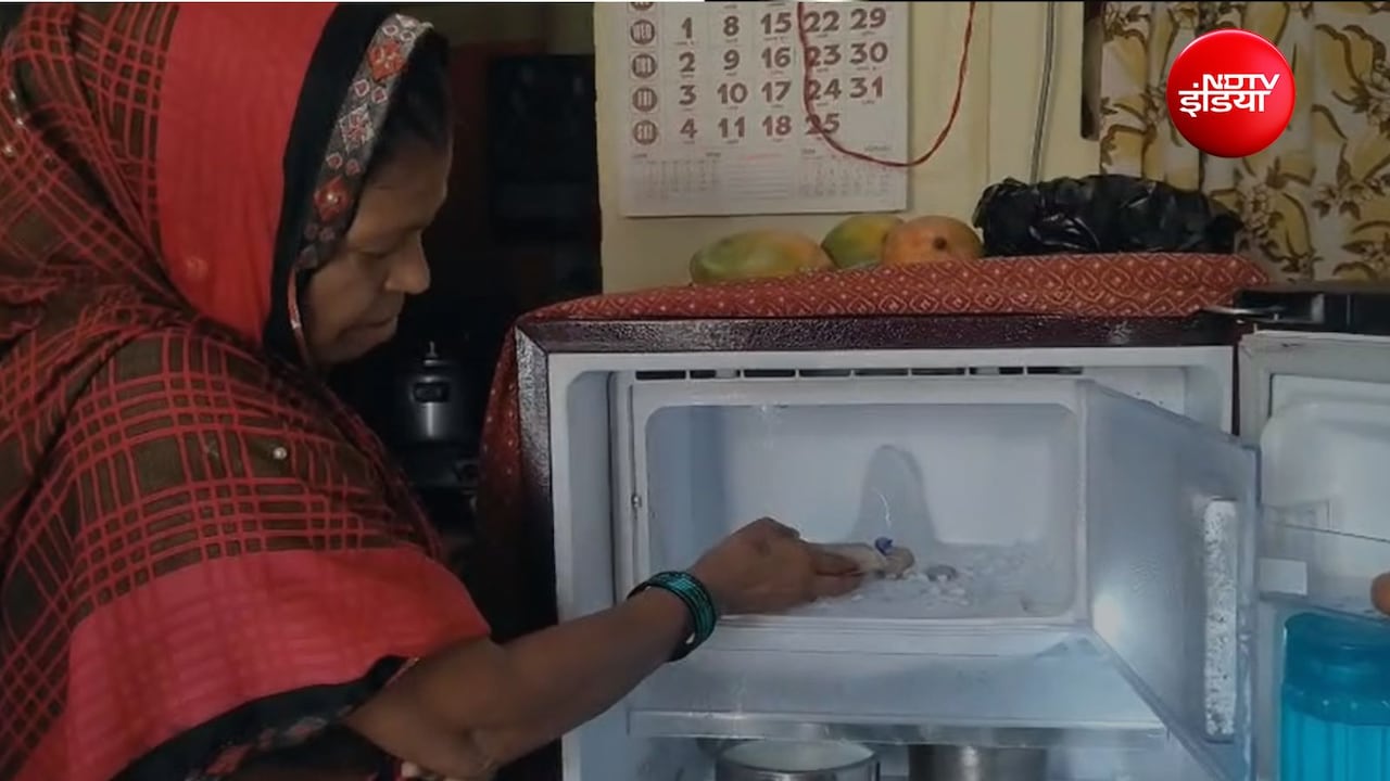 आगरा में फ्र‍िज में बनी शि‍वल‍िंग की आकृत‍ि, दर्शन को उमड़ी भीड़, पूजा-अर्चना शुरू