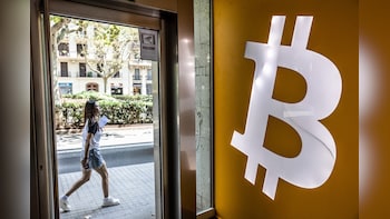 Bitcoin Falls To 21-Month Low On Strategy, Rate-Hike Fears
