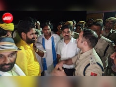 कलेक्टर श्रीनिधि बीटी को डकैत जगन गुर्जर के घर भीड़ की बात माननी पड़ी