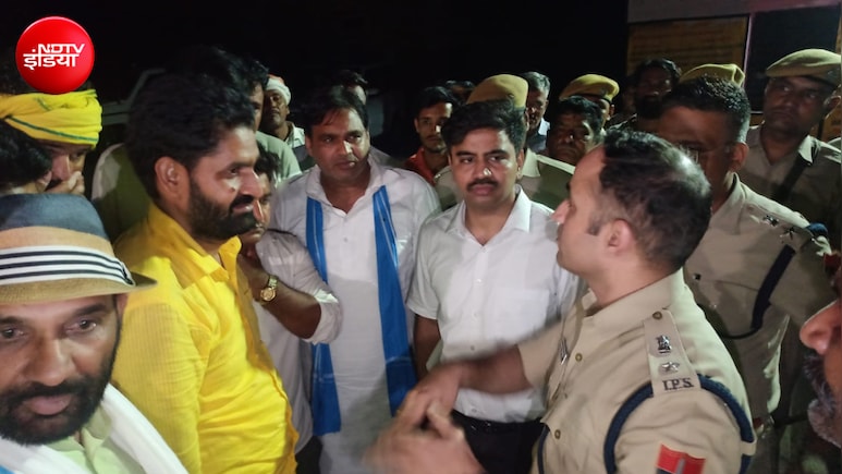 कलेक्टर श्रीनिधि बीटी को डकैत जगन गुर्जर के घर भीड़ की बात माननी पड़ी