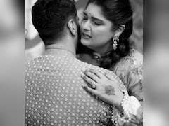 Anshula Kapoor Sheds Happy Tears In The Arms Of Brother Arjun Kapoor At <i>Chooda</i> Ceremony