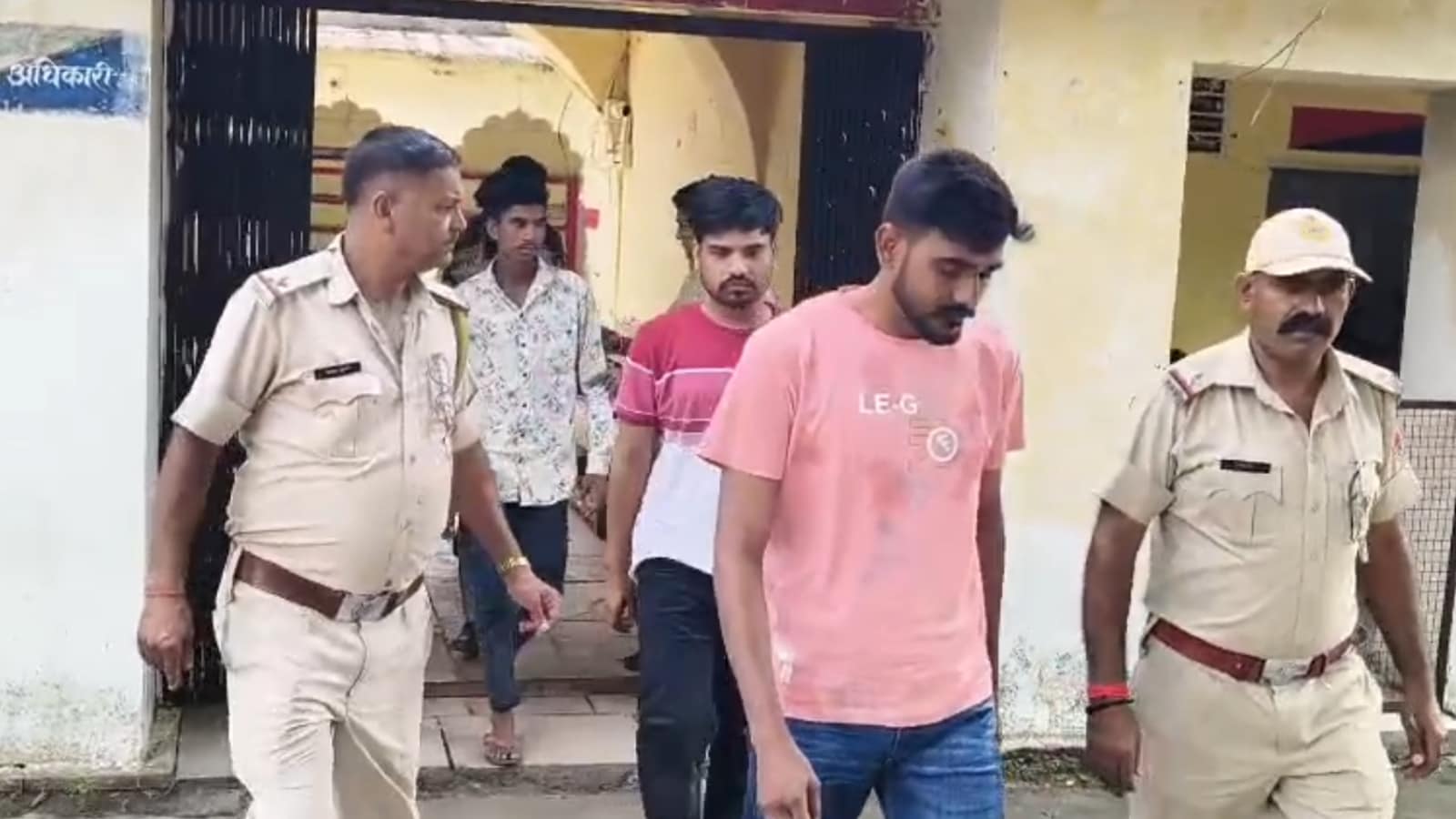 18 दिनों में 56 आरोपियों को गिरफ्तार किया गया