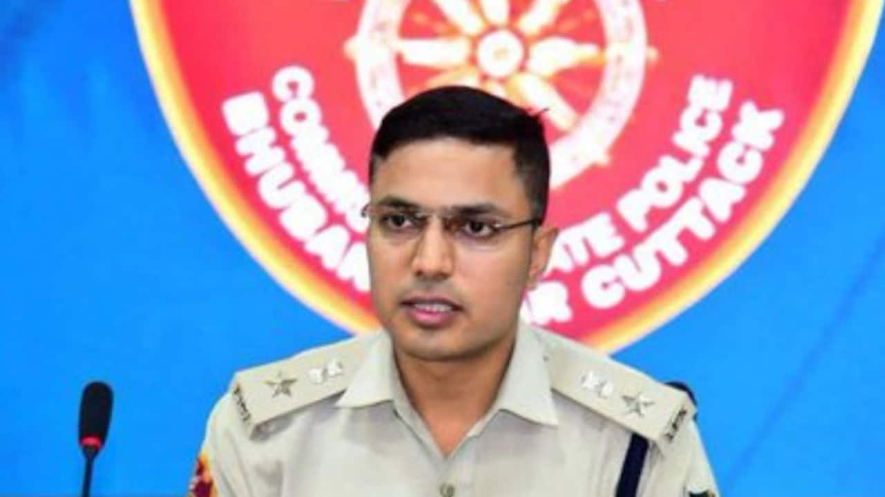 24 साल की उम्र में बने IPS, 13 साल की नौकरी में कई पदक;  37 साल की उम्र में इस्‍तीफा देकर चर्चा में आए DCP