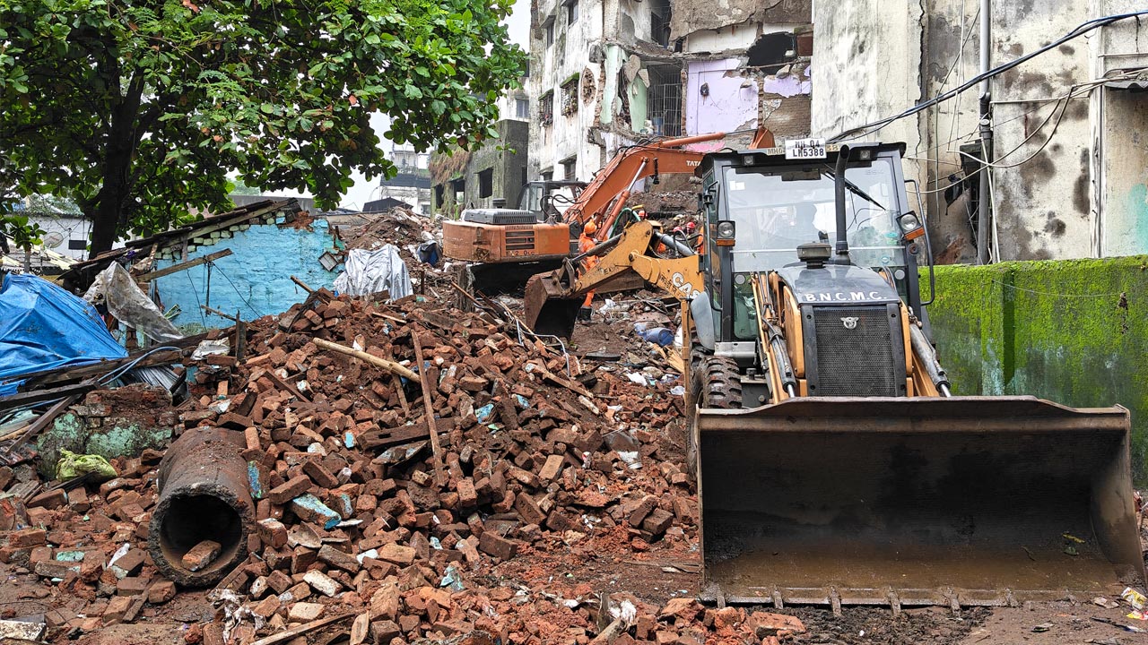 7 Killed, Many Trapped As Building Collapses Near Mumbai