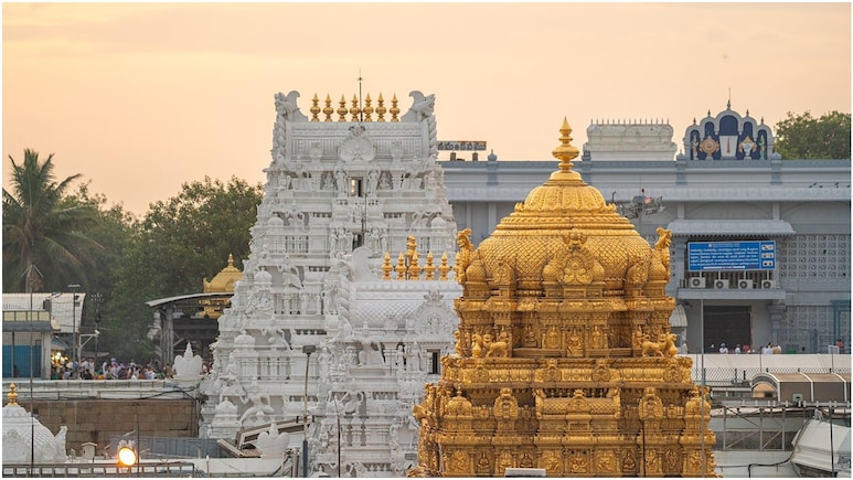 तिरुपति मंदिर की अनोखी डोनर पॉलिसी, सोने-चांदी के सिक्कों से भक्तों को किया जाता है सम्मानित