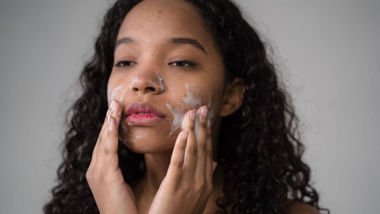 Why Your Face Feels Dirty After Washing Why Your Face Feels Dirty After Washing