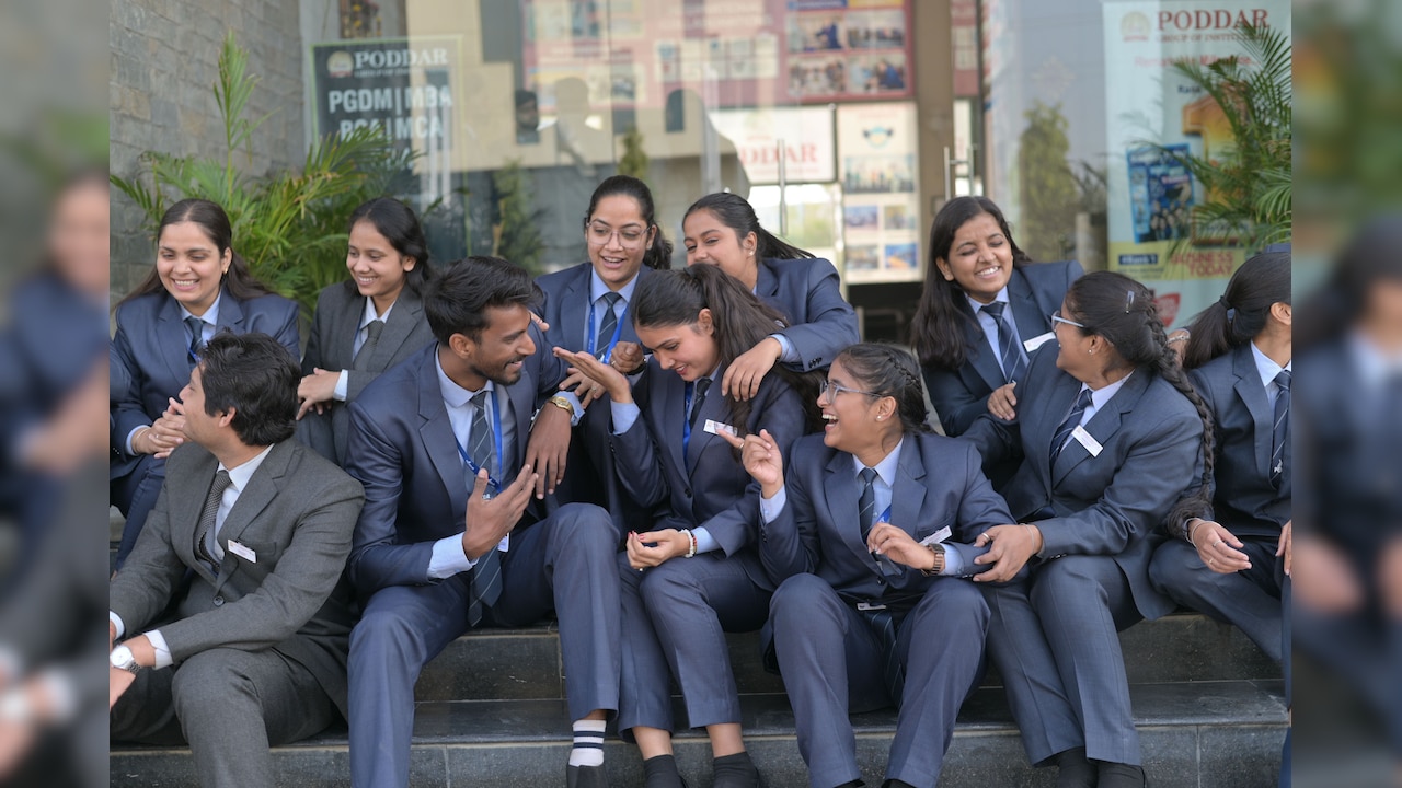 BBA vs BBM: 12वीं के बाद कौन सा कोर्स है बेस्ट? जानें दोनों में अंतर और Career Scope