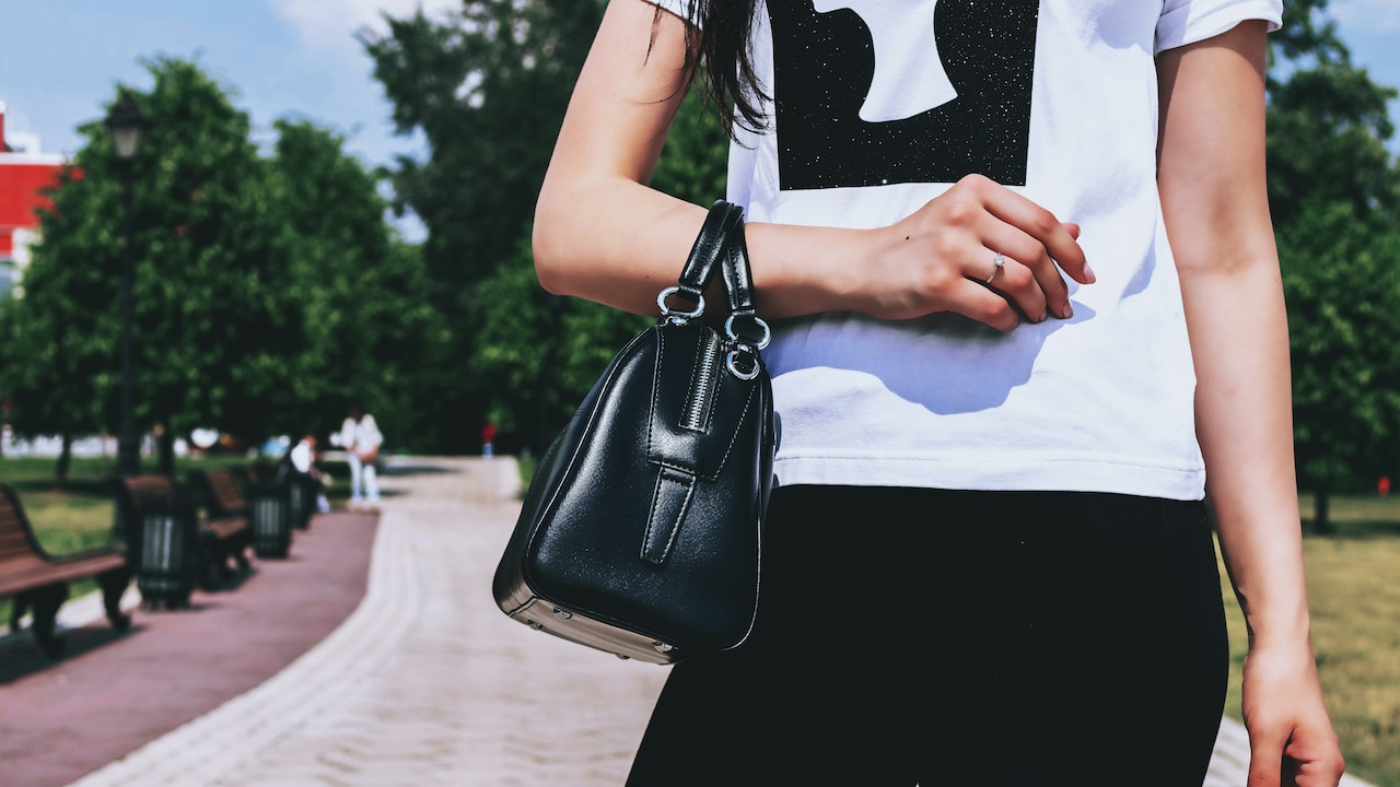 Why Handbag Straps Crack Quickly And Which Materials Last Longer