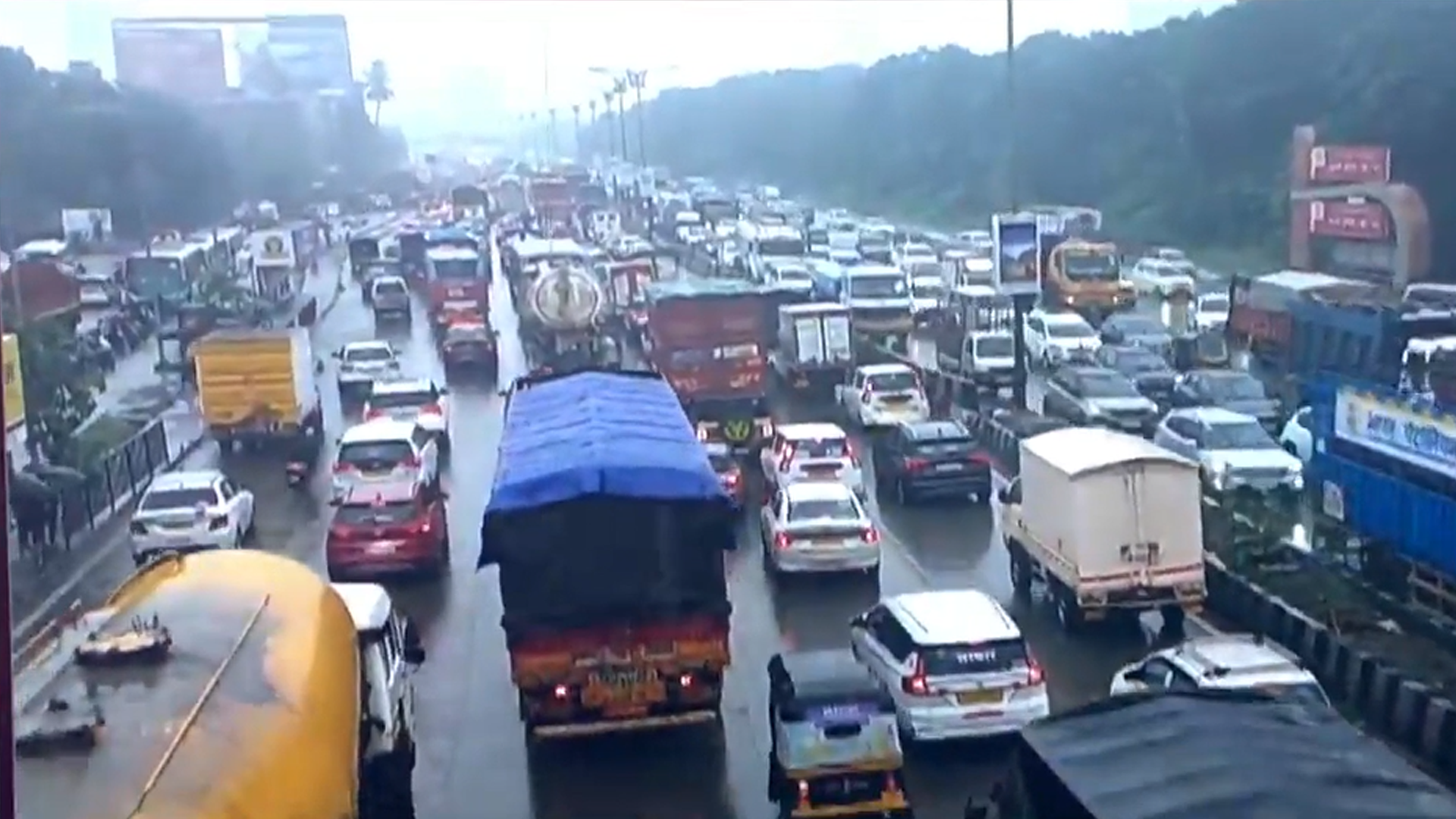 Maharashtra Drowns Under Heavy Rain: Flooded Roads, Tree Falls & Bridge Collapse