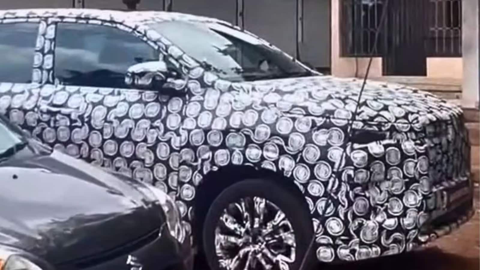 Toyota Innova Hycross Facelift Spotted Testing in India Ahead of 2027 Launch
