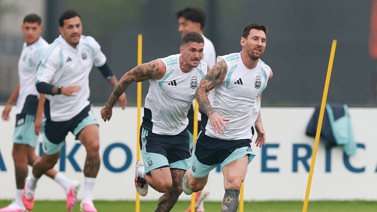 Lionel Messi Shows World Cup Final Commitment, Trains Under Heavy Rain With Argentina Teammates