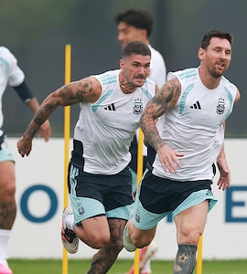 Lionel Messi Shows World Cup Final Commitment, Trains Under Heavy Rain With Argentina Teammates