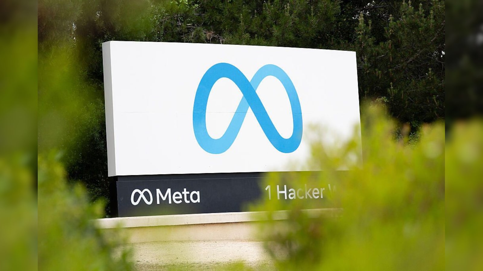 Meta Chases OpenAI, Anthropic With New AI Coding App