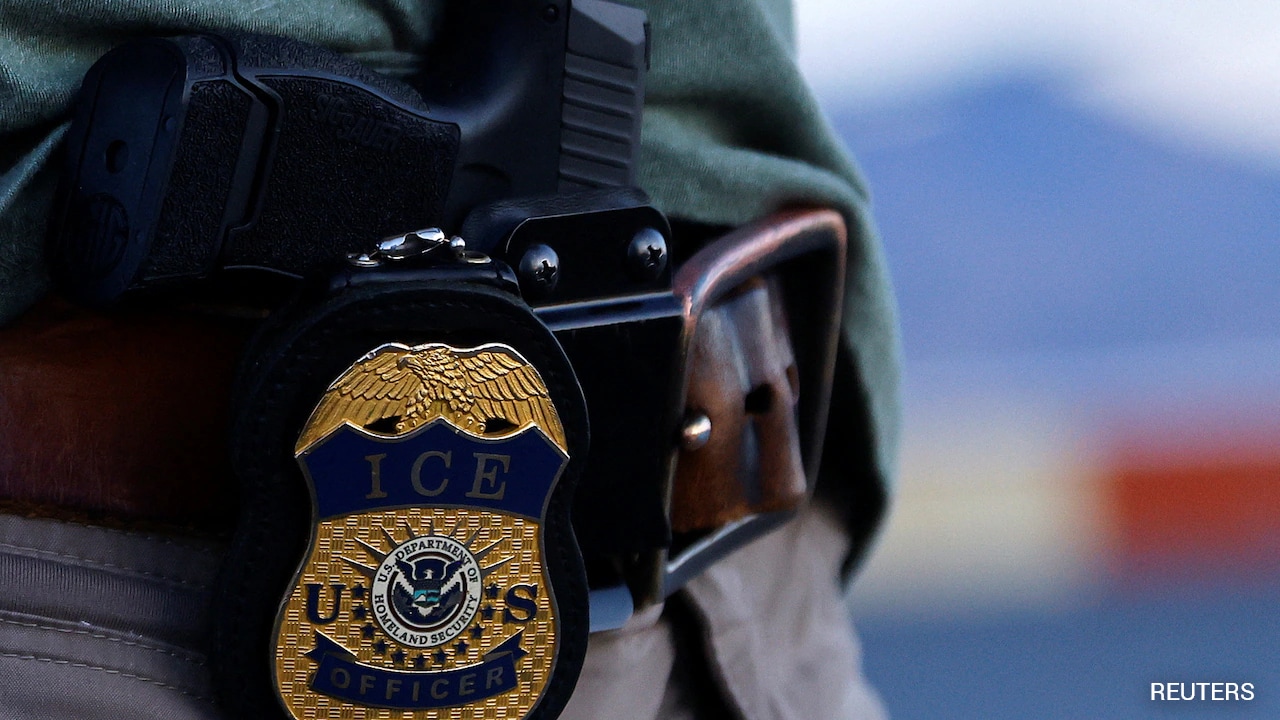 US Immigration Officer Kills Man In Houston During Enforcement Operation